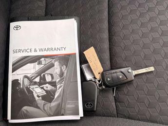 Toyota Yaris 1.5 Hybrid Design 5dr CVT