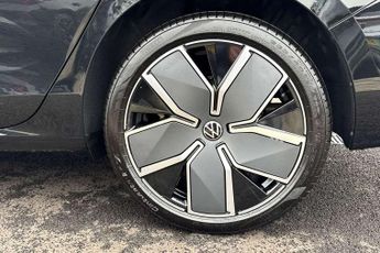Volkswagen Passat Estate 1.5 TSI eHybrid 272 Elegance 5dr DSG