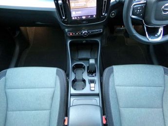 Volvo XC40 2.0 B3P Core 5dr Auto