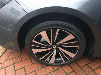 Toyota Corolla Touring Sport 1.8 Hybrid Design 5dr CVT