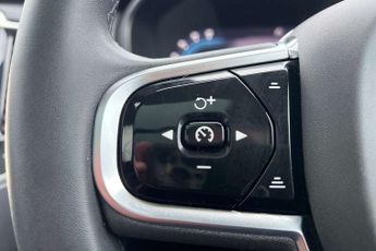 Volvo XC90 2.0 B5P [250] Plus Dark 5dr AWD Geartronic