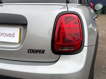 MINI Hatchback 5dr 1.5 Cooper Sport 5dr Auto [Comfort/Nav Pack]