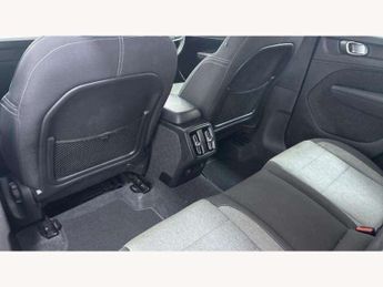 Volvo XC40 2.0 B3P Core 5dr Auto