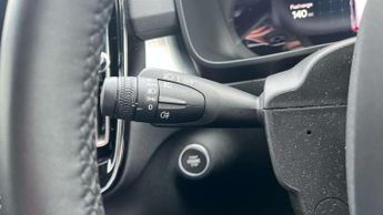 Volvo XC40 2.0 B3P Core 5dr Auto