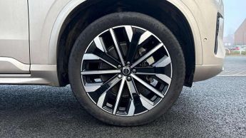 Volvo XC90 2.0 B5P Plus Dark 5dr AWD Geartronic