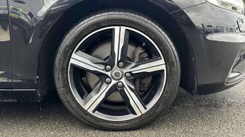 Volvo V40 T2 [122] R DESIGN Edition 5dr Geartronic
