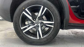 Volvo XC40 2.0 T4 R DESIGN 5dr Geartronic