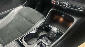 Volvo XC40 2.0 T4 R DESIGN 5dr Geartronic