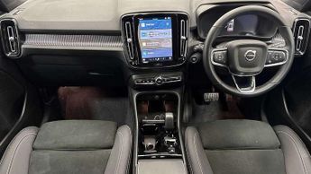 Volvo XC40 2.0 B4P Ultimate Dark 5dr Auto