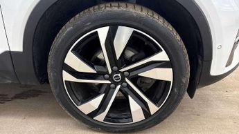 Volvo XC40 2.0 B4P Ultimate Dark 5dr Auto