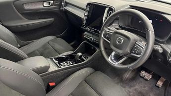 Volvo XC40 2.0 B4P Ultimate Dark 5dr Auto