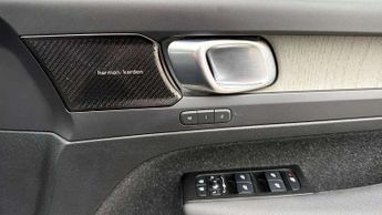 Volvo XC40 2.0 B4P Inscription 5dr AWD Auto