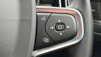 Volvo XC40 2.0 B4P Inscription 5dr AWD Auto