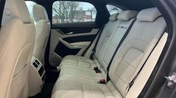 Jaguar F-Pace 2.0 D200 R-Dynamic HSE Black 5dr Auto AWD