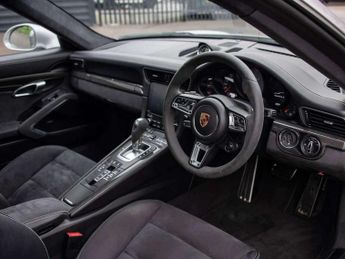 Porsche 911 GTS 2dr PDK