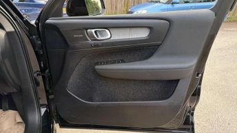 Volvo XC40 2.0 B4P Ultra Dark 5dr Auto
