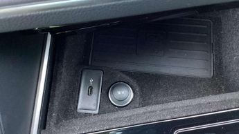 Volkswagen Touareg 3.0 V6 TSI PHEV 4Motion R 5dr Tip Auto