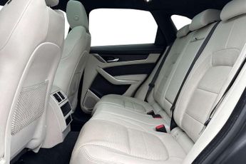 Jaguar F-Pace 2.0 D200 R-Dynamic Black 5dr Auto AWD