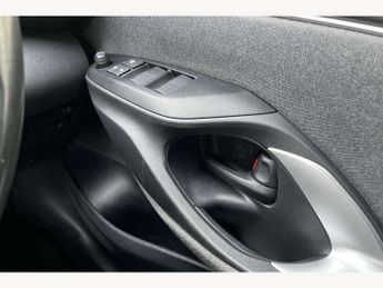 Toyota Yaris 1.5 Hybrid Design 5dr CVT