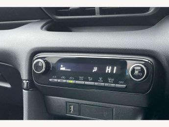 Toyota Yaris 1.5 Hybrid Design 5dr CVT