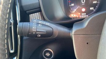 Volvo XC40 2.0 T4 R DESIGN 5dr AWD Geartronic