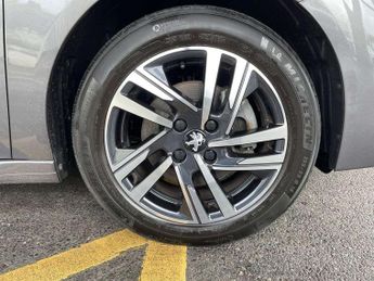 Peugeot 208 1.2 PureTech 130 Allure Premium + 5dr EAT8