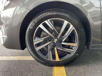 Peugeot 208 1.2 PureTech 130 Allure Premium + 5dr EAT8