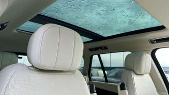 Land Rover Range Rover 3.0 D300 SE 4dr Auto