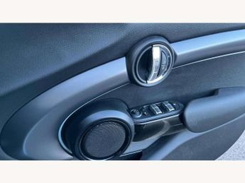 MINI Hatchback 5dr 1.5 Cooper Exclusive 5dr Auto