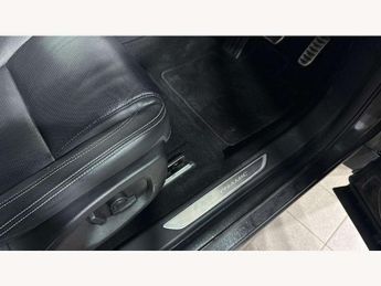 Jaguar E-Pace 1.5 P300e R-Dynamic SE 5dr Auto