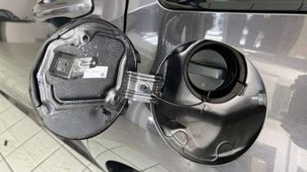 Toyota Yaris 1.5 Hybrid Design 5dr CVT