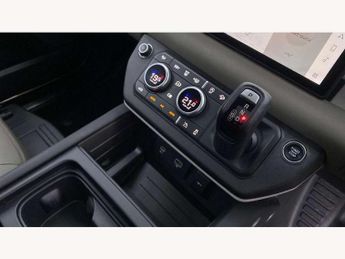 Land Rover Defender 3.0 D250 X-Dynamic SE 110 5dr Auto