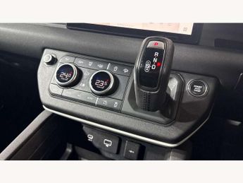 Land Rover Defender 3.0 D250 X-Dynamic S 110 5dr Auto