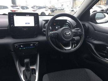 Toyota Yaris 1.5 Hybrid Design 5dr CVT