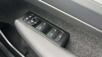 Volvo XC40 1.5 T3 [163] Momentum 5dr Geartronic