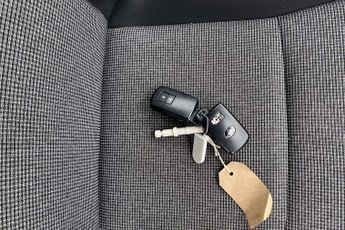 Toyota Yaris 1.5 Hybrid Y20 5dr CVT [Bi-tone]