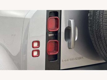Land Rover Defender 3.0 D300 X-Dynamic SE 110 5dr Auto [7 Seat]