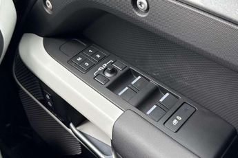 Land Rover Defender 3.0 D300 X-Dynamic SE 110 5dr Auto [7 Seat]