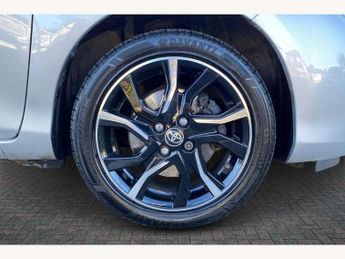 Toyota Yaris 1.5 Hybrid Design 5dr CVT
