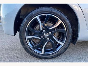 Toyota Yaris 1.5 Hybrid Design 5dr CVT
