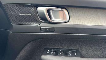 Volvo XC40 2.0 B4P Ultimate Dark 5dr Auto