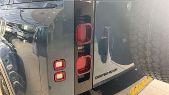 Land Rover Defender 3.0 D250 X-Dynamic SE 90 3dr Auto