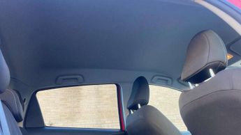 Toyota Yaris 1.5 Hybrid Design 5dr CVT