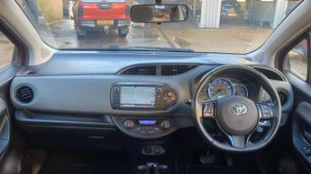 Toyota Yaris 1.5 Hybrid Design 5dr CVT