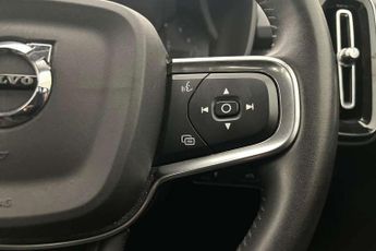 Volvo XC40 1.5 T3 [163] Momentum 5dr Geartronic