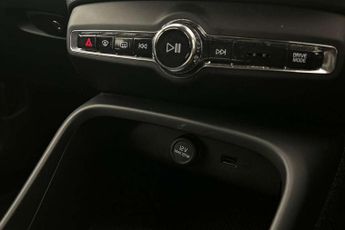 Volvo XC40 1.5 T3 [163] Momentum 5dr Geartronic