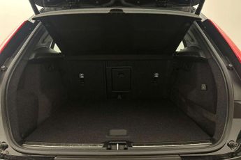 Volvo XC40 2.0 B4P Inscription 5dr Auto