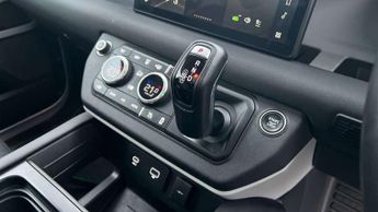 Land Rover Defender 3.0 D250 SE 110 5dr Auto