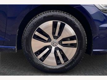 Volkswagen e-Golf 99kW e-Golf 35kWh 5dr Auto