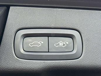 Volvo XC60 2.0 B4P Plus Dark 5dr Geartronic